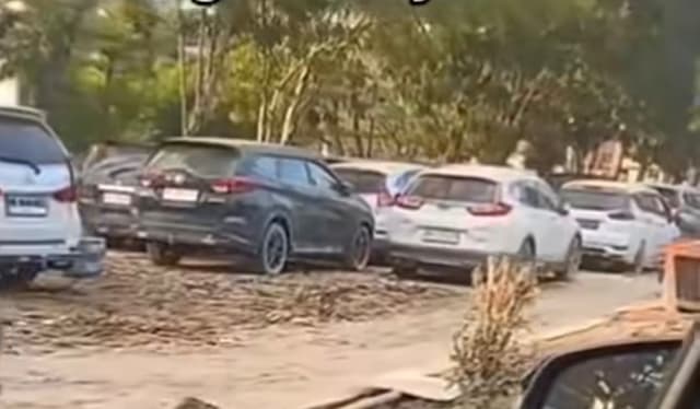 Bak Kota Zombie, Ribuan Bangkai Mobil Sejauh 5 Km Teronggok di Aceh Tamiang akibat Banjir Bak Kota Zombie, Ribuan Bangkai Mobil Sejauh 5 Km Teronggok di Aceh Tamiang akibat Banjir