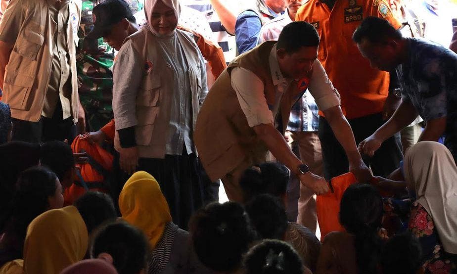 Kepala BNPB Turun ke Langkat, Siapkan Huntara untuk Pengungsi Banjir Kepala BNPB Turun ke Langkat, Siapkan Huntara untuk Pengungsi Banjir