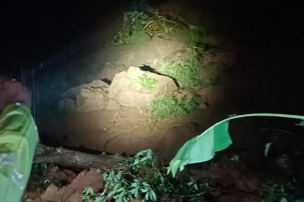 Longsor Maut di Arjasari Bandung, 3 Warga Tertimbun di Lereng Gunung Sinapeul Longsor Maut di Arjasari Bandung, 3 Warga Tertimbun di Lereng Gunung Sinapeul