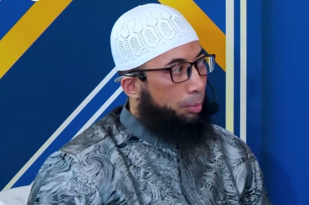 Mengapa Masih Ada yang Selingkuh? Simak Nasehat dari Ustaz Khalid Basalamah Mengapa Masih Ada yang Selingkuh? Simak Nasehat dari Ustaz Khalid Basalamah