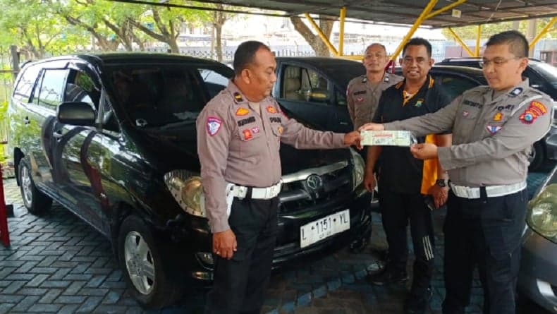 Terekam CCTV dan Viral, Pengemudi Mobil Lindas Bocah di Surabaya Ditangkap Terekam CCTV dan Viral, Pengemudi Mobil Lindas Bocah di Surabaya Ditangkap