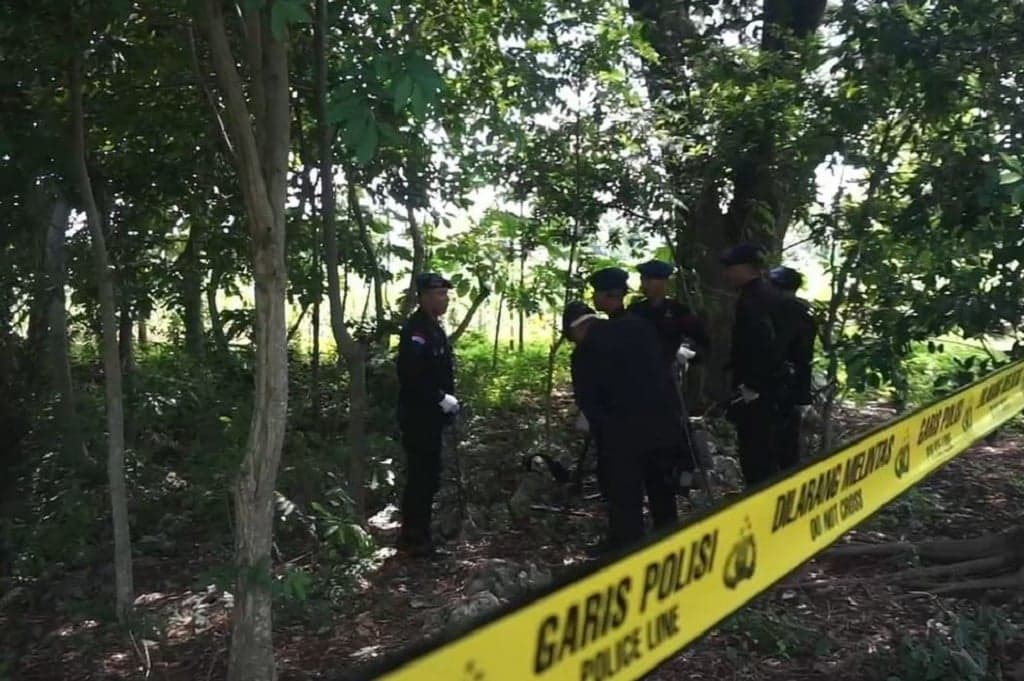 Ratusan Amunisi Misterius Ditemukan di Goa Lowo Bojonegoro, Siapa Pemiliknya? Ratusan Amunisi Misterius Ditemukan di Goa Lowo Bojonegoro, Siapa Pemiliknya?