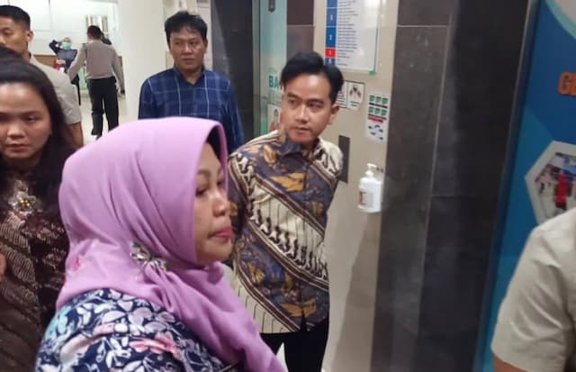 Wapres Gibran Jenguk Siswa-Guru SD di Jakut Korban Tertabrak Mobil MBG Wapres Gibran Jenguk Siswa-Guru SD di Jakut Korban Tertabrak Mobil MBG
