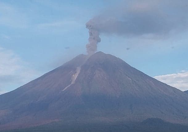 Gunung Semeru Meletus Hari Ini, Semburkan Abu Vulkanik 1.200 Meter Gunung Semeru Meletus Hari Ini, Semburkan Abu Vulkanik 1.200 Meter