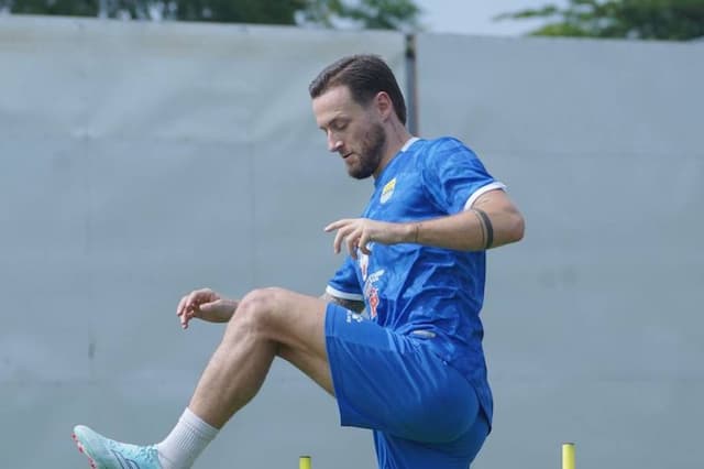 Kejutan! Marc Klok Dicoret dari Skuad Persib Vs Persijap di Laga Penentuan Juara Kejutan! Marc Klok Dicoret dari Skuad Persib Vs Persijap di Laga Penentuan Juara