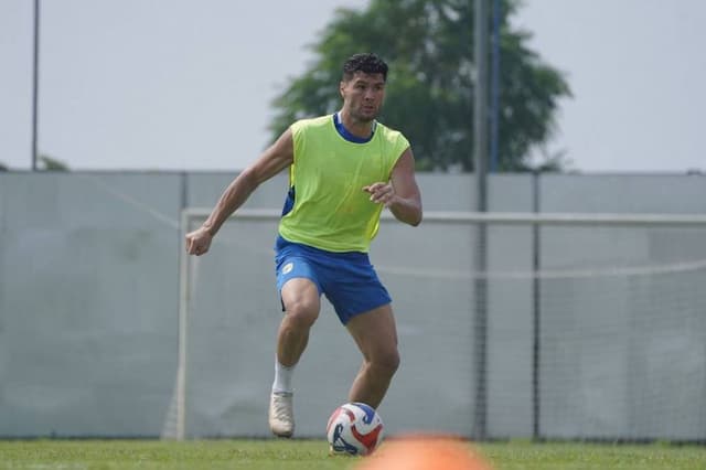 Julio Cesar Tegaskan Persib Bandung Hadapi 8 Final di Super League Julio Cesar Tegaskan Persib Bandung Hadapi 8 Final di Super League