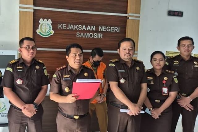 Korupsi Bantuan Banjir Rp1,5 Miliar, Kadis Sosial Samosir Dijebloskan ke Penjara Korupsi Bantuan Banjir Rp1,5 Miliar, Kadis Sosial Samosir Dijebloskan ke Penjara