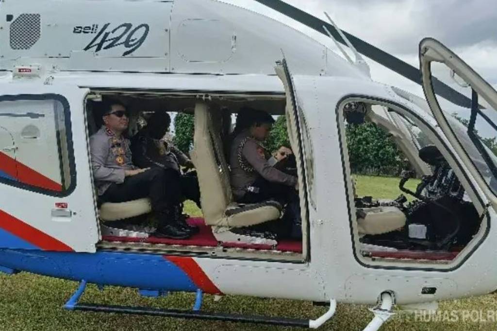 Naik Helikopter, Kapolda Sulut Pantau Manado dan Bitung dari Udara selama Nataru Naik Helikopter, Kapolda Sulut Pantau Manado dan Bitung dari Udara selama Nataru