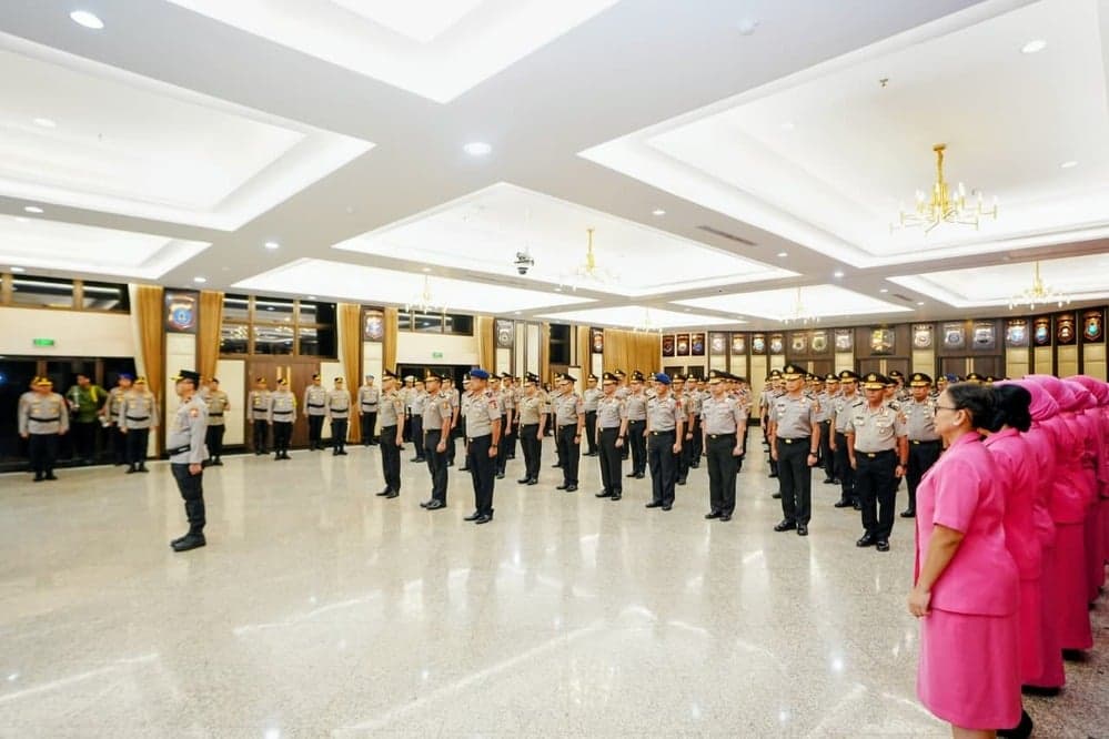 Polri Gelar Upacara Kenaikan Pangkat Serentak, 42 Pati dan Ribuan Personel Dapat Promosi Polri Gelar Upacara Kenaikan Pangkat Serentak, 42 Pati dan Ribuan Personel Dapat Promosi