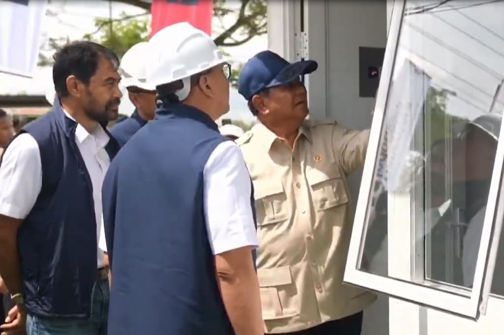 Prabowo Cek Huntara di Aceh Tamiang, Ada 2 Tempat Tidur hingga Wifi Gratis Prabowo Cek Huntara di Aceh Tamiang, Ada 2 Tempat Tidur hingga Wifi Gratis