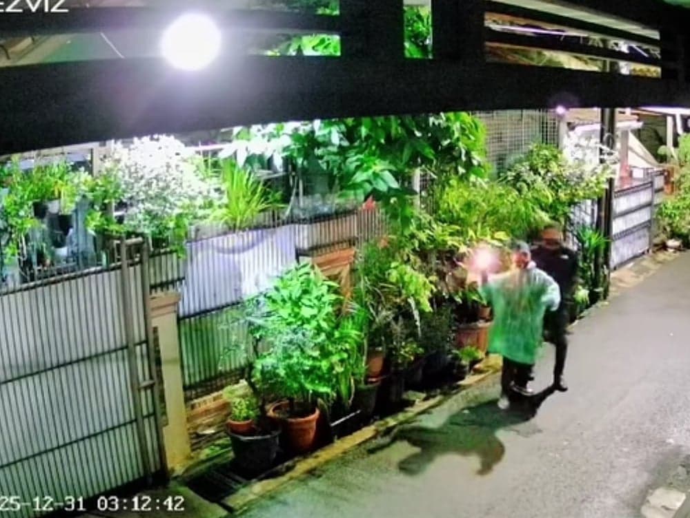 Polda Metro Jaya Selidiki Teror Bom Molotov ke Rumah DJ Donny Polda Metro Jaya Selidiki Teror Bom Molotov ke Rumah DJ Donny