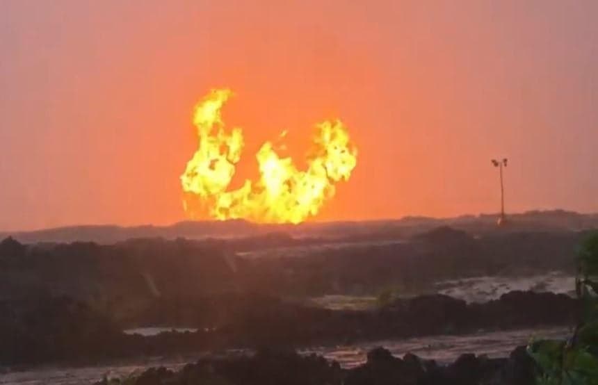 Pipa Gas Meledak di Indragiri Hilir Riau, Jalan Lintas Timur Ditutup Pipa Gas Meledak di Indragiri Hilir Riau, Jalan Lintas Timur Ditutup