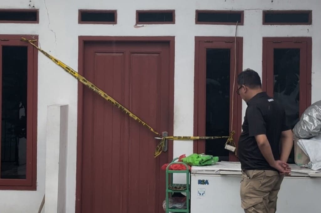 Penampakan Rumah 3 Orang Sekeluarga Tewas di Warakas Jakut, Dipasang Garis Polisi Penampakan Rumah 3 Orang Sekeluarga Tewas di Warakas Jakut, Dipasang Garis Polisi
