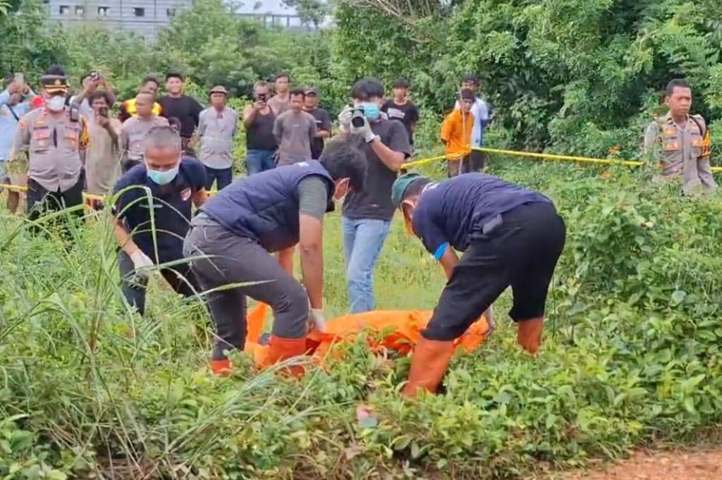 Subang Geger, Mayat Pria Diduga WNA Ditemukan Penuh Luka Sayat di Wajah Subang Geger, Mayat Pria Diduga WNA Ditemukan Penuh Luka Sayat di Wajah