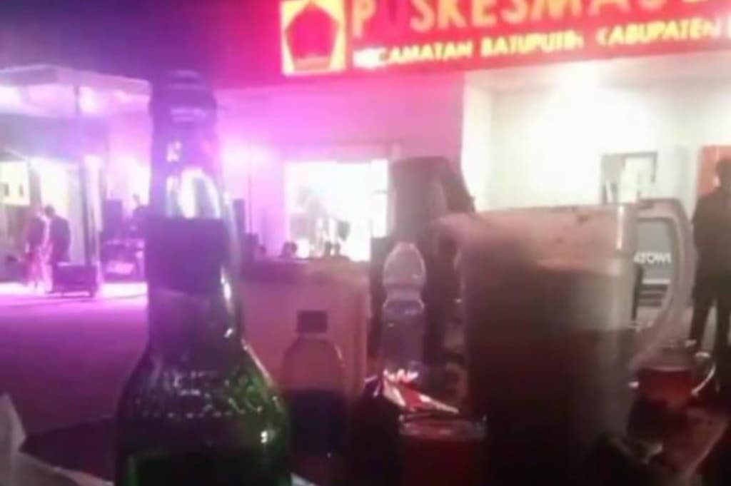 Viral Puskesmas di Kolaka Utara Sultra Jadi Tempat Dugem, Pesta Miras Rayakan Tahun Baru Viral Puskesmas di Kolaka Utara Sultra Jadi Tempat Dugem, Pesta Miras Rayakan Tahun Baru