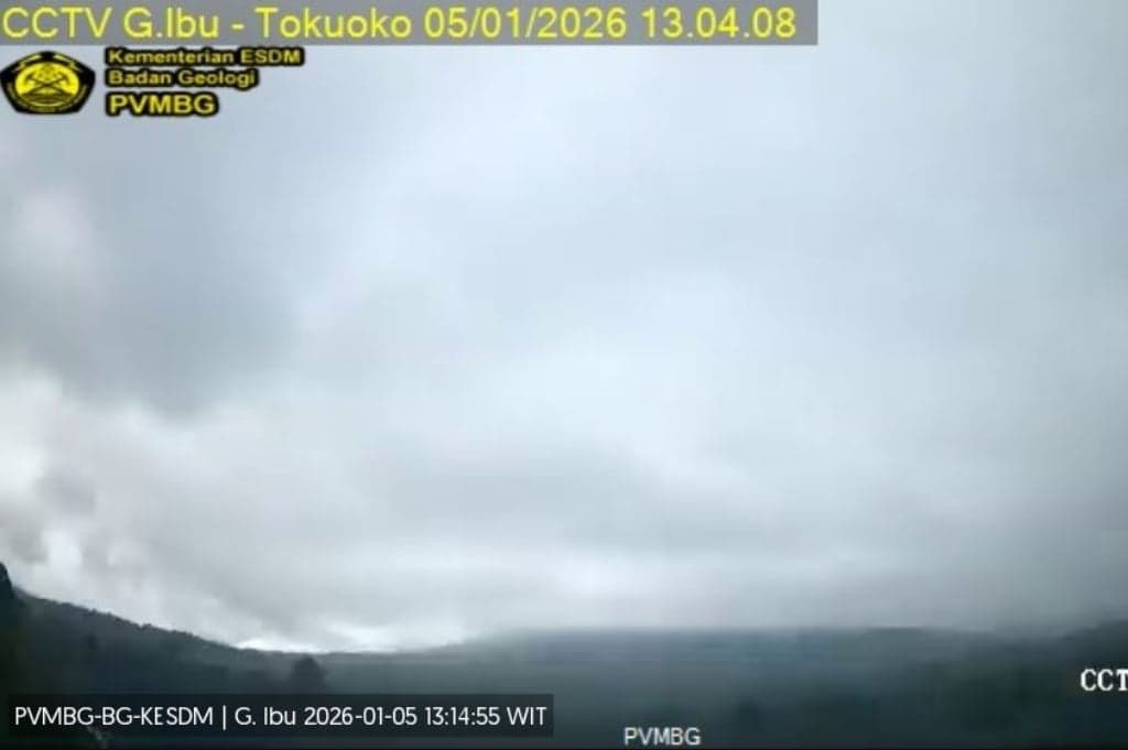 Gunung Ibu Erupsi Hari Ini, Tinggi Kolom Abu Vulkanis Tertutup Kabut Gunung Ibu Erupsi Hari Ini, Tinggi Kolom Abu Vulkanis Tertutup Kabut