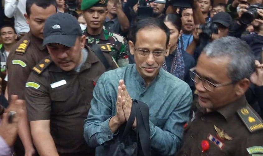 Nadiem Makarim Langsung Ajukan Eksepsi setelah Didakwa Rugikan Negara Rp2,1 Triliun Nadiem Makarim Langsung Ajukan Eksepsi setelah Didakwa Rugikan Negara Rp2,1 Triliun