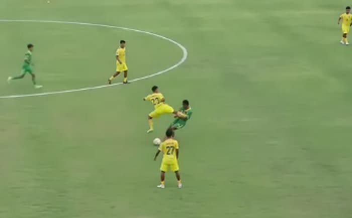 Tendangan Kungfu Liga 4 Jatim, Komdis PSSI Ancam Sanksi Seumur Hidup Tendangan Kungfu Liga 4 Jatim, Komdis PSSI Ancam Sanksi Seumur Hidup