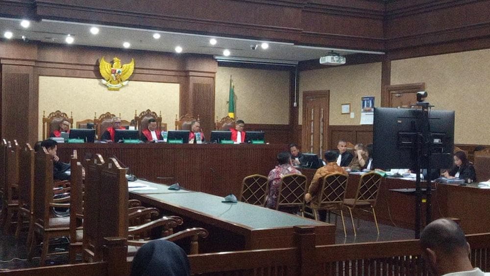 Hakim Pertanyakan Asal-Usul Gaji Eks Anak Buah Nadiem yang Tembus Rp163 Juta per Bulan Hakim Pertanyakan Asal-Usul Gaji Eks Anak Buah Nadiem yang Tembus Rp163 Juta per Bulan
