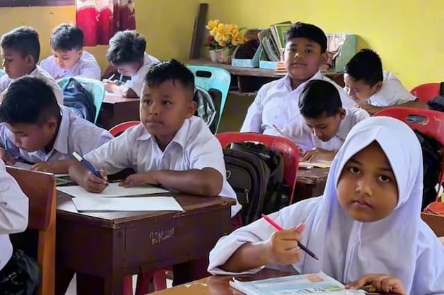 Sempat Lumpuh akibat Banjir, SD di Aceh Tamiang Kembali Belajar di Tengah Keterbatasan Sempat Lumpuh akibat Banjir, SD di Aceh Tamiang Kembali Belajar di Tengah Keterbatasan
