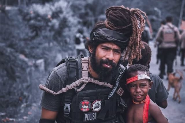 Rastra Sewakottama di Papua, Kisah Pengabdian Brigadir Amharet di Zona Merah dengan Senjata Kasih Rastra Sewakottama di Papua, Kisah Pengabdian Brigadir Amharet di Zona Merah dengan Senjata Kasih