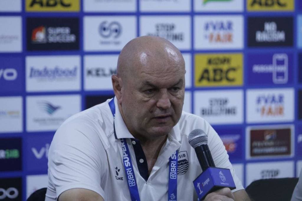 Misi Mustahil Persib? Hodak Pastikan Tim Siap Gila-gilaan di GBLA Misi Mustahil Persib? Hodak Pastikan Tim Siap Gila-gilaan di GBLA