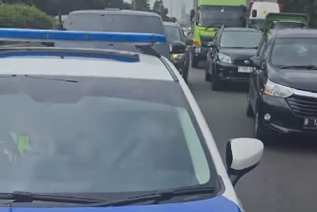 Korlantas bakal Panggil Pengemudi Patwal yang Senggol Mobil Warga di Tol Tomang Korlantas bakal Panggil Pengemudi Patwal yang Senggol Mobil Warga di Tol Tomang