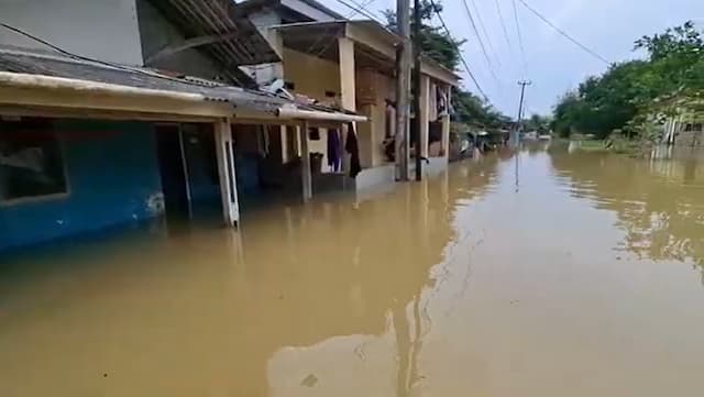 Banjir Karawang Meluas, Ribuan Warga Mengungsi Banjir Karawang Meluas, Ribuan Warga Mengungsi