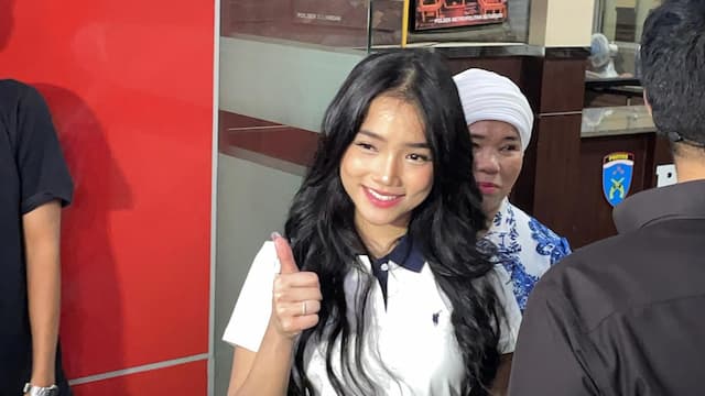 Fuji Ditemani Orang Tua Datangi Polres Jaksel Hari Ini, Tujuannya Mengejutkan! Fuji Ditemani Orang Tua Datangi Polres Jaksel Hari Ini, Tujuannya Mengejutkan!