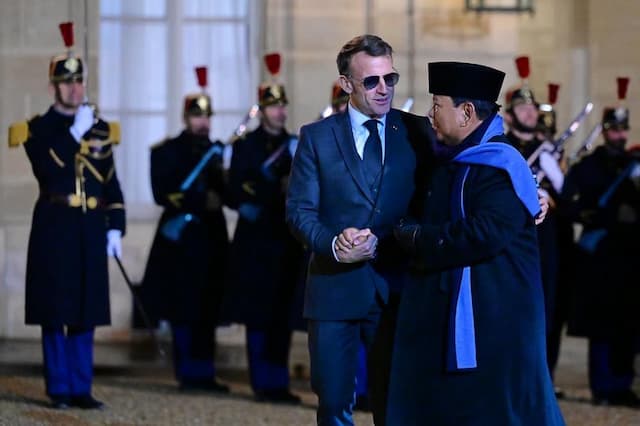 Prabowo Disambut Macron di Istana Elysee saat Hadiri Jamuan Makan Malam Prabowo Disambut Macron di Istana Elysee saat Hadiri Jamuan Makan Malam