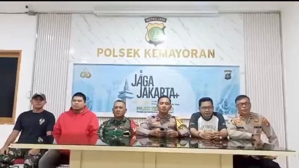 Propam Periksa Polisi yang Tuding Penjual Es Kue Jadul Berbahan Spons Propam Periksa Polisi yang Tuding Penjual Es Kue Jadul Berbahan Spons