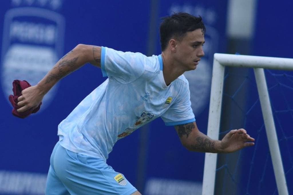 Kondisi Eliano Reijnders Bikin Persib Ketar-ketir jelang Lawan Bhayangkara FC Kondisi Eliano Reijnders Bikin Persib Ketar-ketir jelang Lawan Bhayangkara FC