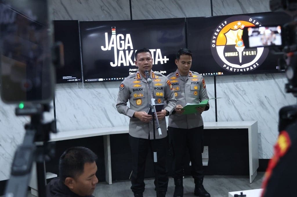 Penyidik Polsek Cilandak Dapat Sanksi Disiplin usai Gunakan Kertas Bekas saat BAP Penyidik Polsek Cilandak Dapat Sanksi Disiplin usai Gunakan Kertas Bekas saat BAP