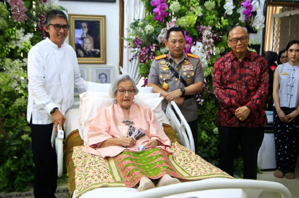 Kabar Duka, Meriyati Istri Jenderal Hoegeng Meninggal Dunia Kabar Duka, Meriyati Istri Jenderal Hoegeng Meninggal Dunia