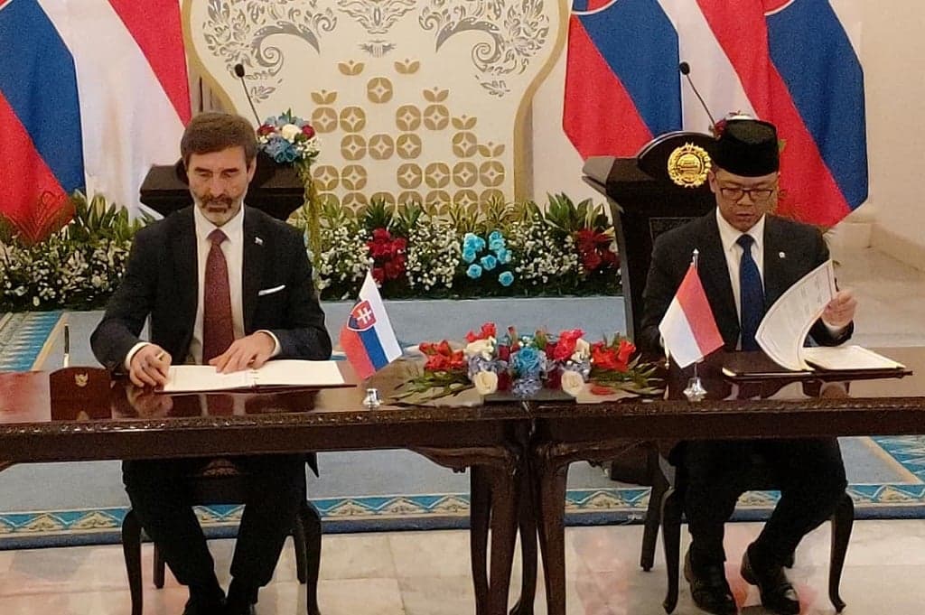 Bertemu Sugiono, Menlu Slovakia Tawarkan Pengembangan Energi Nuklir di Indonesia Bertemu Sugiono, Menlu Slovakia Tawarkan Pengembangan Energi Nuklir di Indonesia
