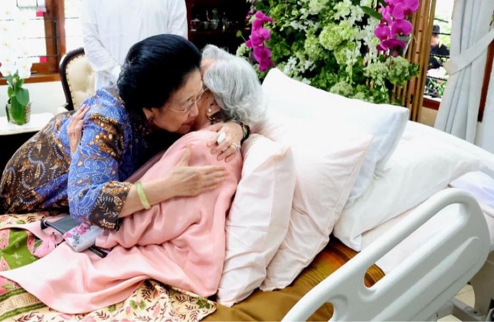Megawati Berduka atas Wafatnya Istri Hoegeng: Sudah seperti Keluarga Sendiri Megawati Berduka atas Wafatnya Istri Hoegeng: Sudah seperti Keluarga Sendiri