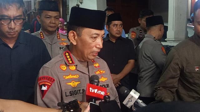 Melayat ke Rumah Duka Istri Jenderal Hoegeng, Kapolri Janji Jaga Integritas Polri Melayat ke Rumah Duka Istri Jenderal Hoegeng, Kapolri Janji Jaga Integritas Polri