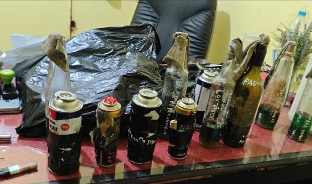 Dendam Kerap Di-bully, Siswa SMP Sungai Raya Nekat Lempar Molotov ke Sekolah Dendam Kerap Di-bully, Siswa SMP Sungai Raya Nekat Lempar Molotov ke Sekolah