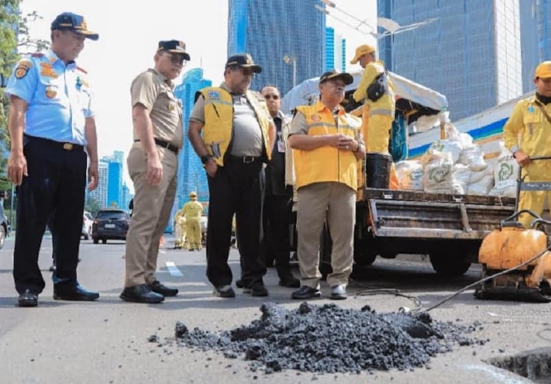 Rano Karno Minta Dinas Bina Marga DKI Gercep Perbaiki Jalan Rusak: Tak Perlu Disuruh Rano Karno Minta Dinas Bina Marga DKI Gercep Perbaiki Jalan Rusak: Tak Perlu Disuruh