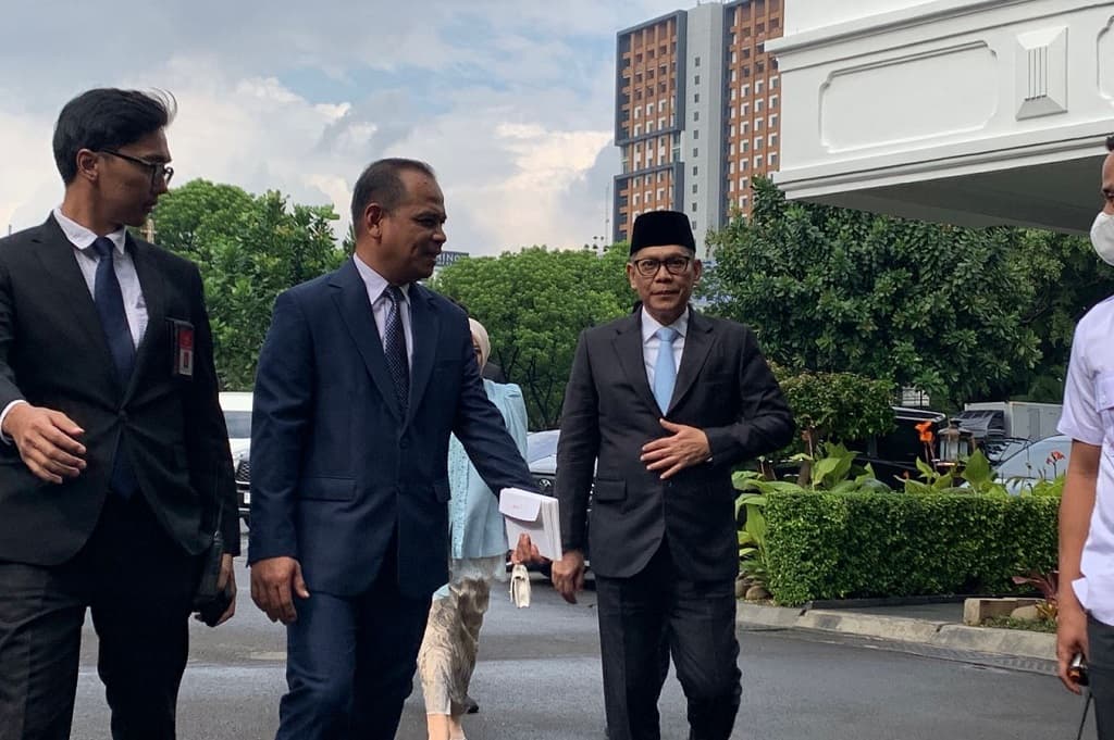 Adies Kadir Tiba di Istana jelang Ucap Sumpah Hakim MK di Depan Prabowo Adies Kadir Tiba di Istana jelang Ucap Sumpah Hakim MK di Depan Prabowo