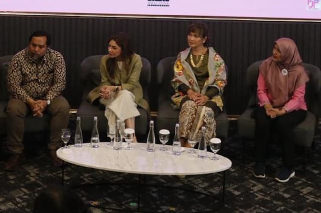 Mengenal Roehana Koeddoes, Pahlawan dan Jurnalis Perempuan yang Berani Bersuara Mengenal Roehana Koeddoes, Pahlawan dan Jurnalis Perempuan yang Berani Bersuara