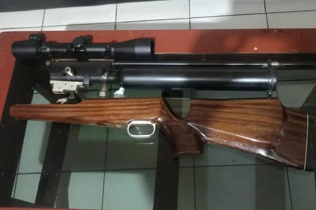 Tragis! Bocah Perempuan 6 Tahun di Sukabumi Tertembak Senapan Angin Ayah Tiri Tragis! Bocah Perempuan 6 Tahun di Sukabumi Tertembak Senapan Angin Ayah Tiri