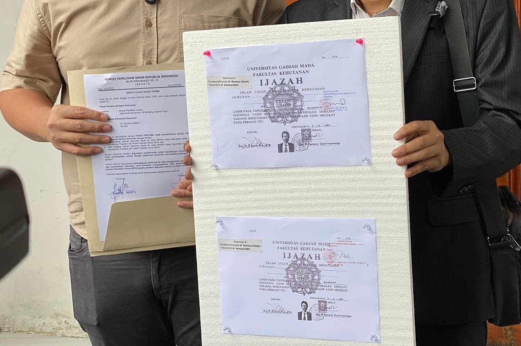 Ijazah Jokowi Tanpa Sensor Dikantongi Bonatua, Kubu Roy Suryo: 99,9 Persen Palsu! Ijazah Jokowi Tanpa Sensor Dikantongi Bonatua, Kubu Roy Suryo: 99,9 Persen Palsu!