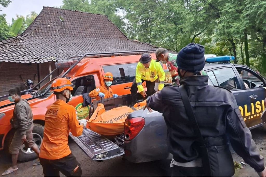 Tragis! Remaja Hilang di Ponorogo Ditemukan Tewas dalam Sumur Tua Sedalam 40 Meter Tragis! Remaja Hilang di Ponorogo Ditemukan Tewas dalam Sumur Tua Sedalam 40 Meter
