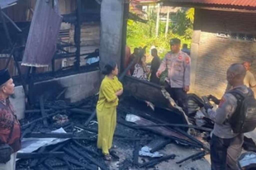 Cekcok dengan Istri, Suami di Tapanuli Tengah Bakar Rumah Cekcok dengan Istri, Suami di Tapanuli Tengah Bakar Rumah