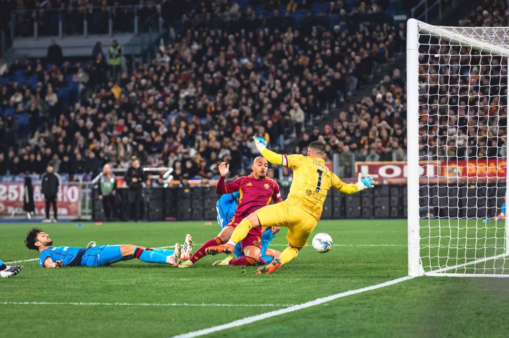 Hasil Lengkap Liga Italia: AS Roma Bungkam Cagliari, Donyell Malen Cetak Brace Hasil Lengkap Liga Italia: AS Roma Bungkam Cagliari, Donyell Malen Cetak Brace