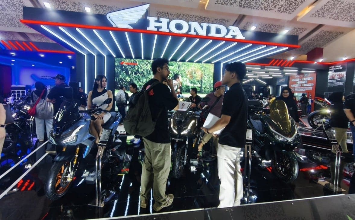 Honda PCX160 Dapat Suntikkan Warna Baru di IIMS 2026, Begini Ubahannya Honda PCX160 Dapat Suntikkan Warna Baru di IIMS 2026, Begini Ubahannya