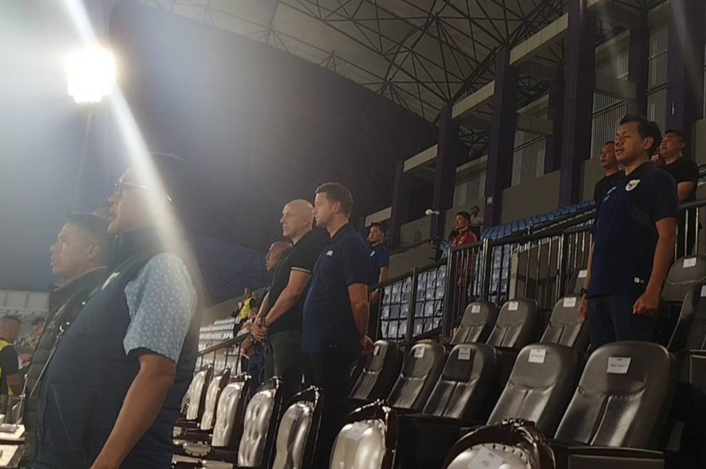 Dirtek PSSI Alexander Zwiers dan Simon Tahamata Pantau Timnas Indonesia U-17 vs China usai Kekalahan 0-7 Dirtek PSSI Alexander Zwiers dan Simon Tahamata Pantau Timnas Indonesia U-17 vs China usai Kekalahan 0-7