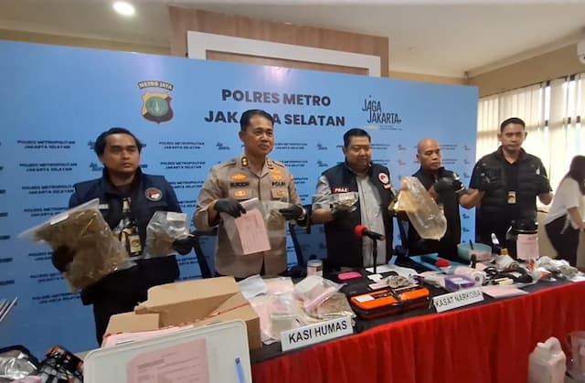 Kreator Konten Berinisial AW Ditangkap usai Produksi Ganja di Rumah Kreator Konten Berinisial AW Ditangkap usai Produksi Ganja di Rumah
