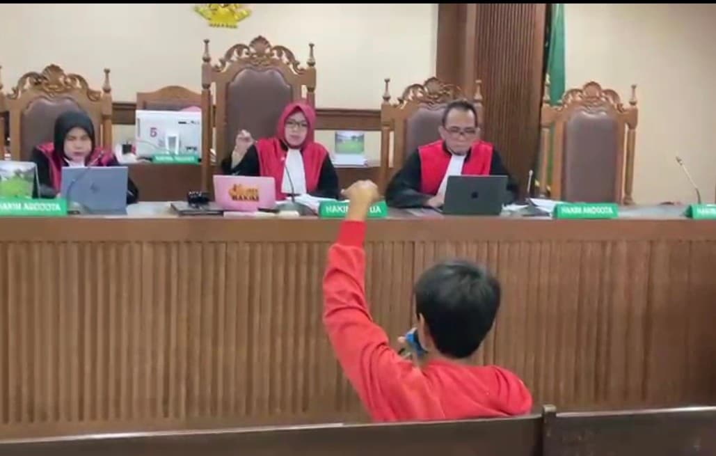 Saksi JPU Sebut Ammar Zoni Kendalikan Bisnis Sabu di Rutan Salemba, Bayar Kurir Rp100 Ribu Seminggu Saksi JPU Sebut Ammar Zoni Kendalikan Bisnis Sabu di Rutan Salemba, Bayar Kurir Rp100 Ribu Seminggu